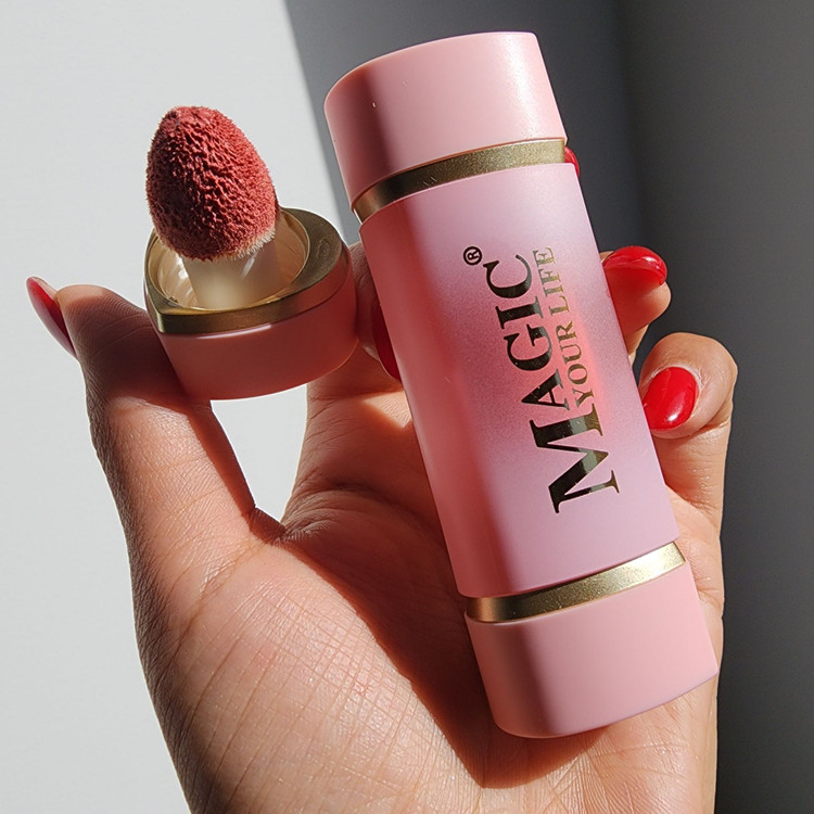 رژگونه و رژ مایع پددار magic