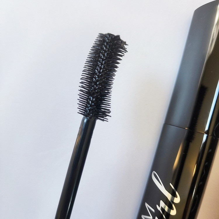 ریمل Maximum Curl از برند لورا بیوتی